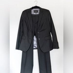 Banana Republic sz6 black pant suit, two button blazer, straight leg trouser